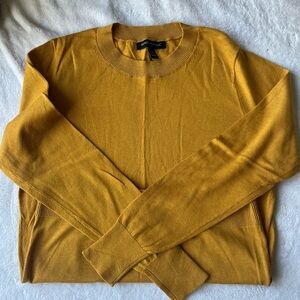 Banana Republic mustard fine knit crew neck sweater, women’s XS